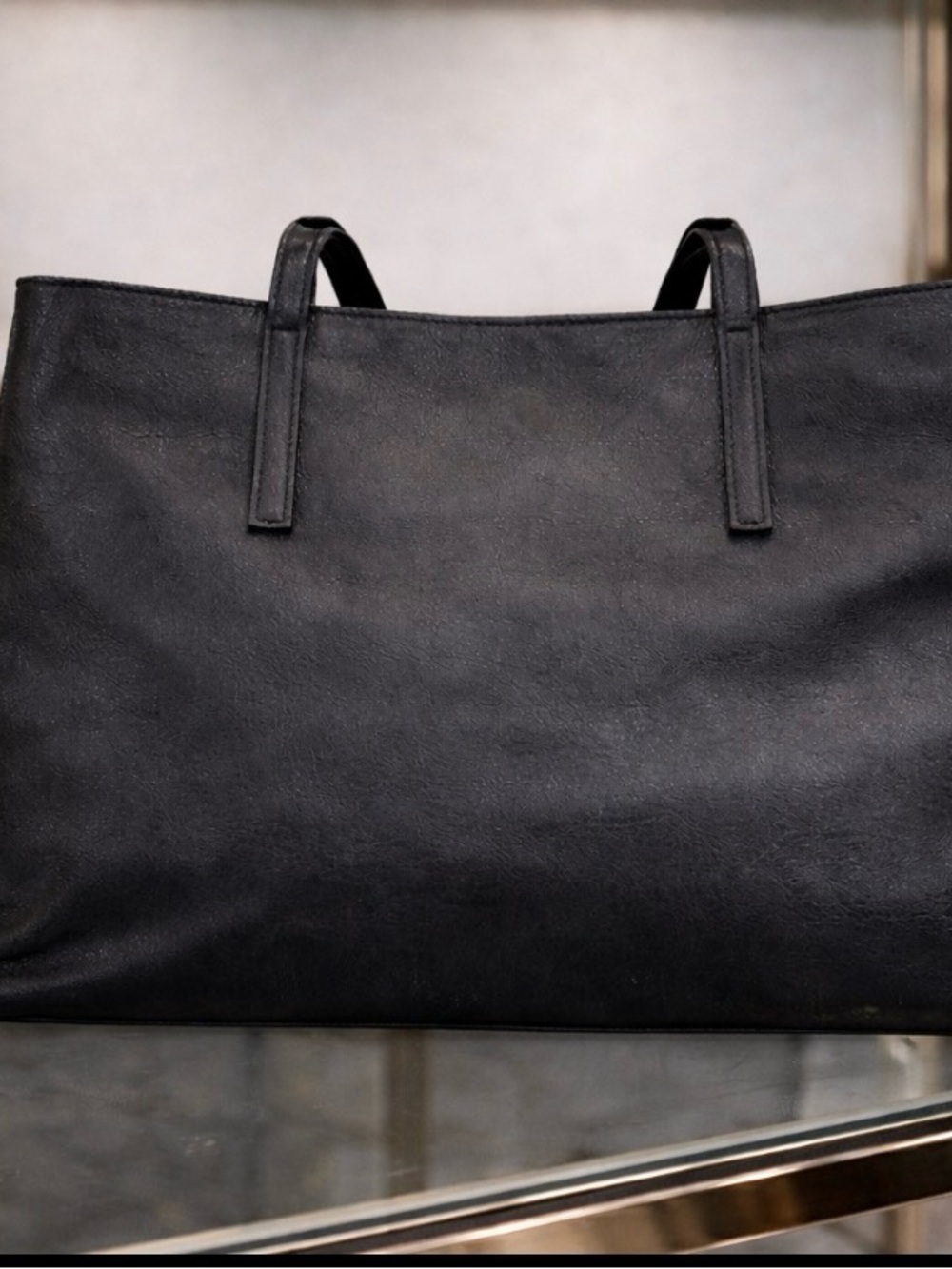 Fendi Black Leather Tote with Circular Logo Accent - Picture 4 of 13